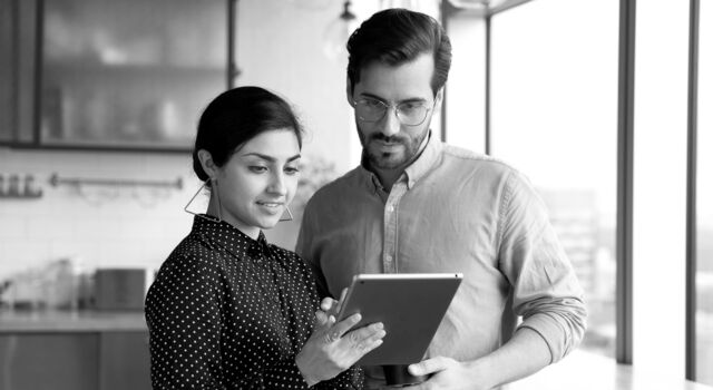 SINGLE-IMAGE_woman-and-man-check-tablet_jul25