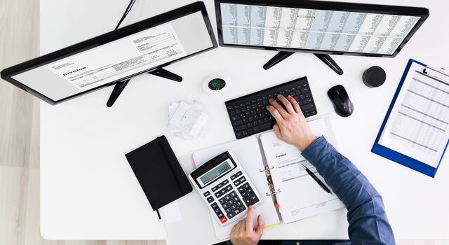 COLOUR-IMAGE_man-working-top-view_feb26