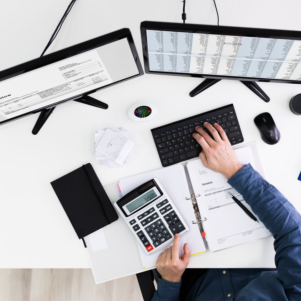 COLOUR-IMAGE_man-working-top-view_feb26