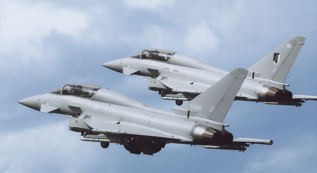 COLOUR-IMAGE_aerospace&defence-two-fighter-jets_feb26