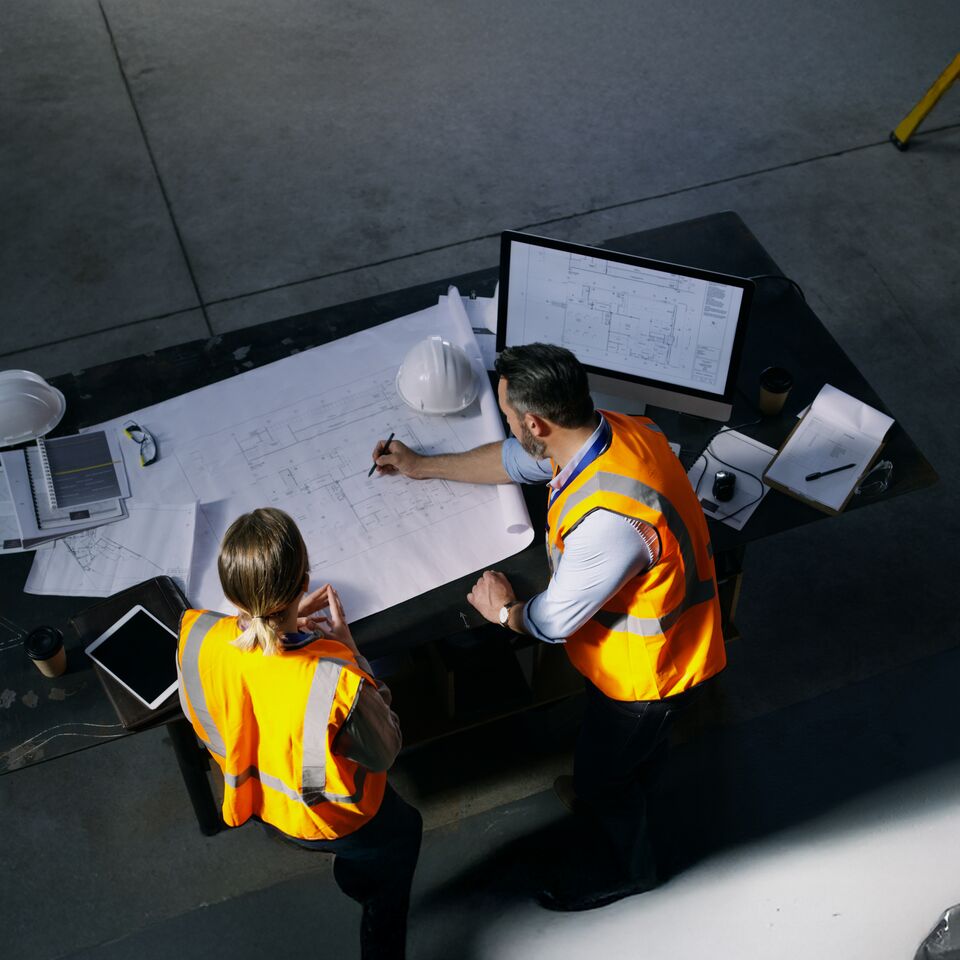 COLOUR-IMAGE_construction-workers-drawings_feb26