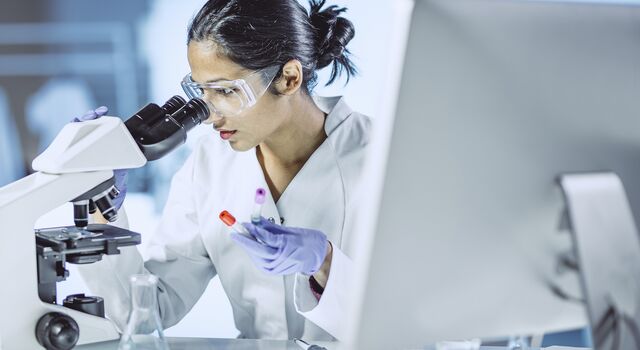 COLOUR-IMAGE_life-science-scientist-laboratory-test-tube-micorscope-computer_feb26