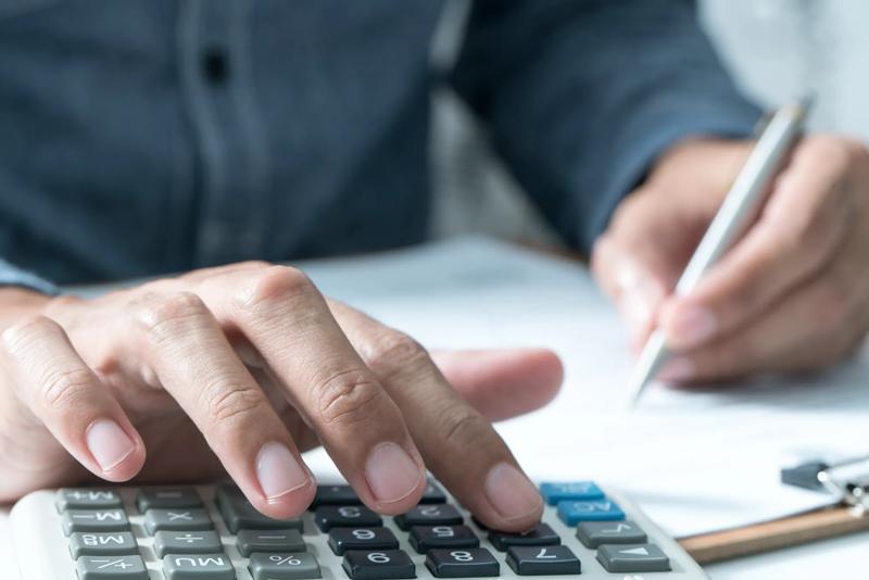 COLOUR-IMAGE_man-typing-on-calculator_feb26.jpg