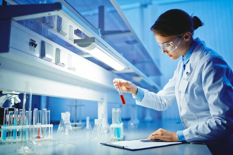 COLOUR-IMAGE_life-science-research-testing-substances_feb26