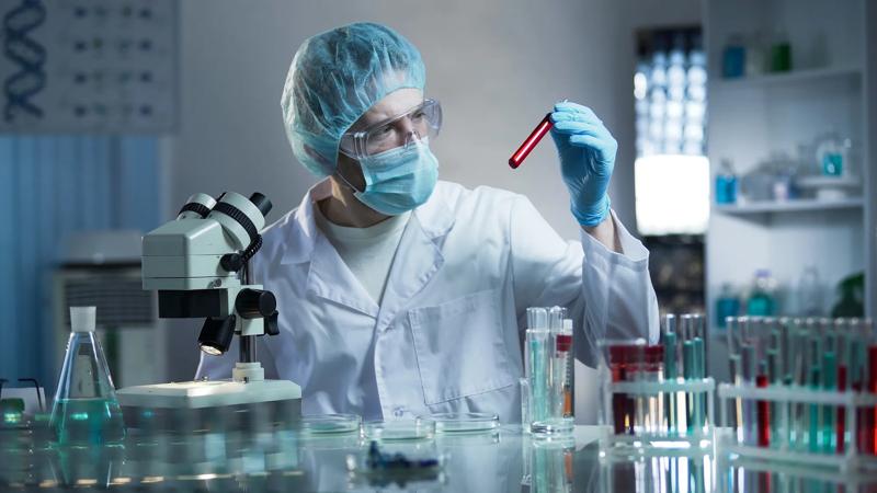 COLOUR-IMAGE_life-science-laboratory-worker-studying-blood-samples-pathologies_feb26