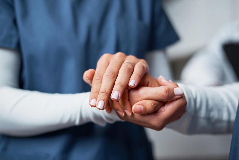 COLOUR-IMAGE_healthcare-compassionate-care-nurse_feb26