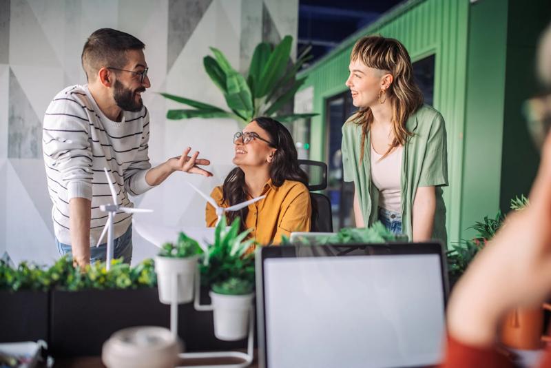 COLOUR-IMAGE_people-green-office_feb26