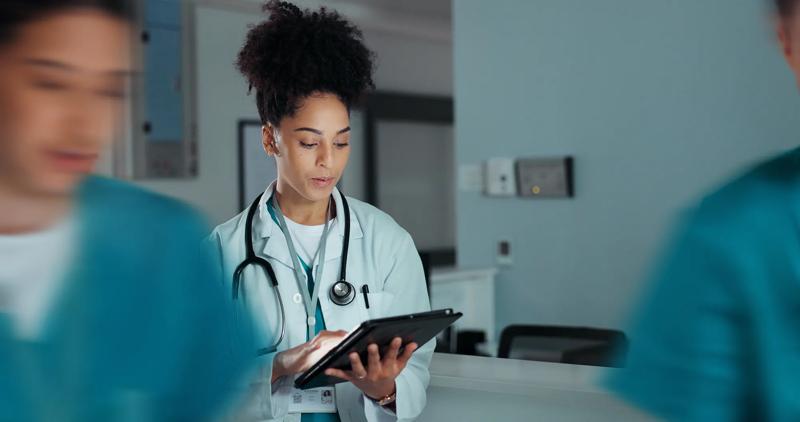 COLOUR-IMAGE_healthcare-doctor-hospital-tablet_feb26