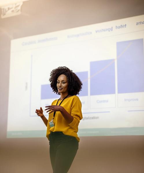 COLOUR-IMAGE_woman-presenting-barchart_feb26