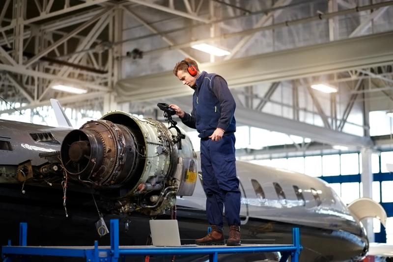 COLOUR-IMAGE_aerospace&defence-aerospace-engineer-on-raised-platform_feb26