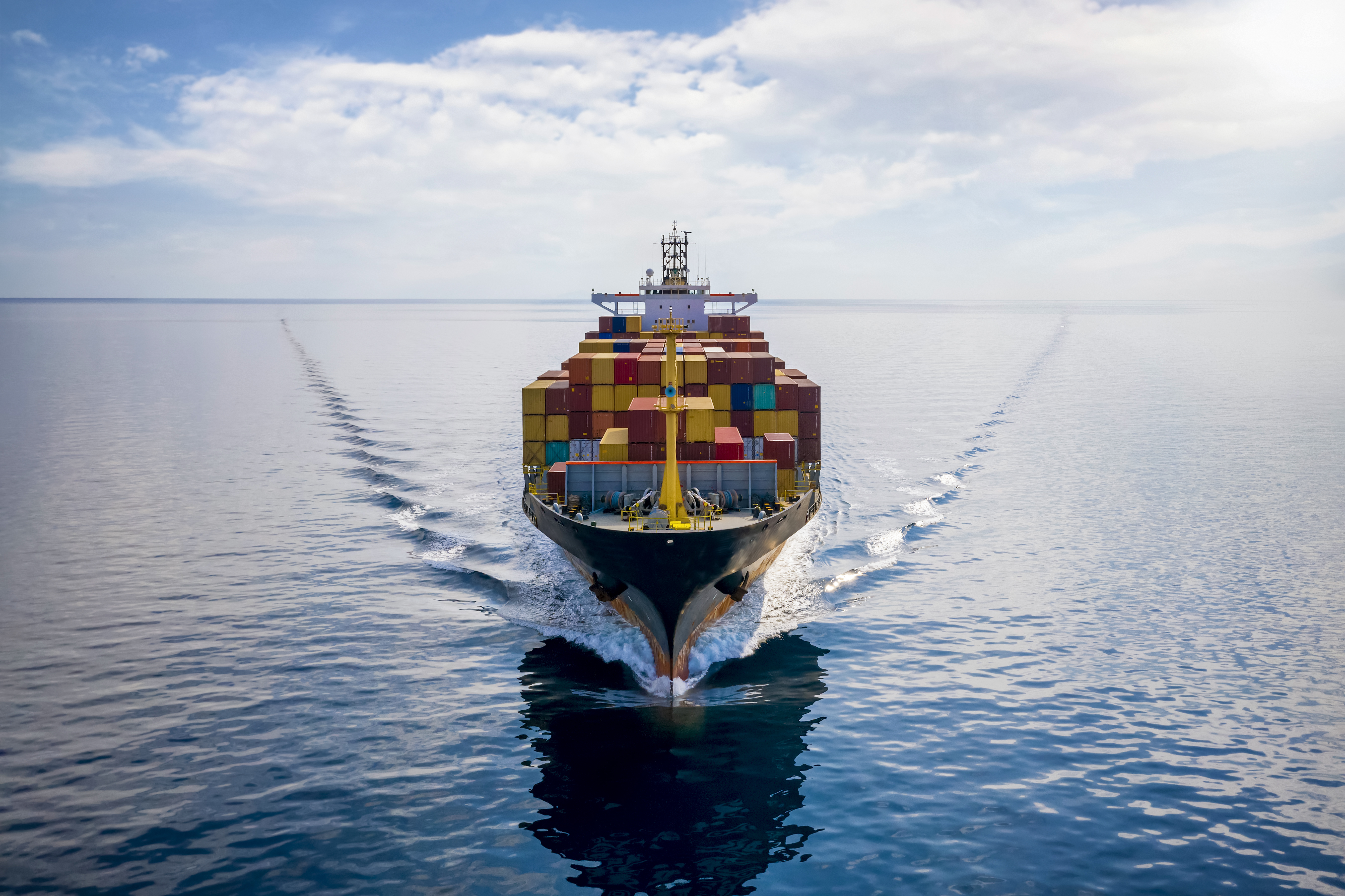 COLOUR-IMAGE_maritime-supply-chain-shipping-container-ship-sea_mar26