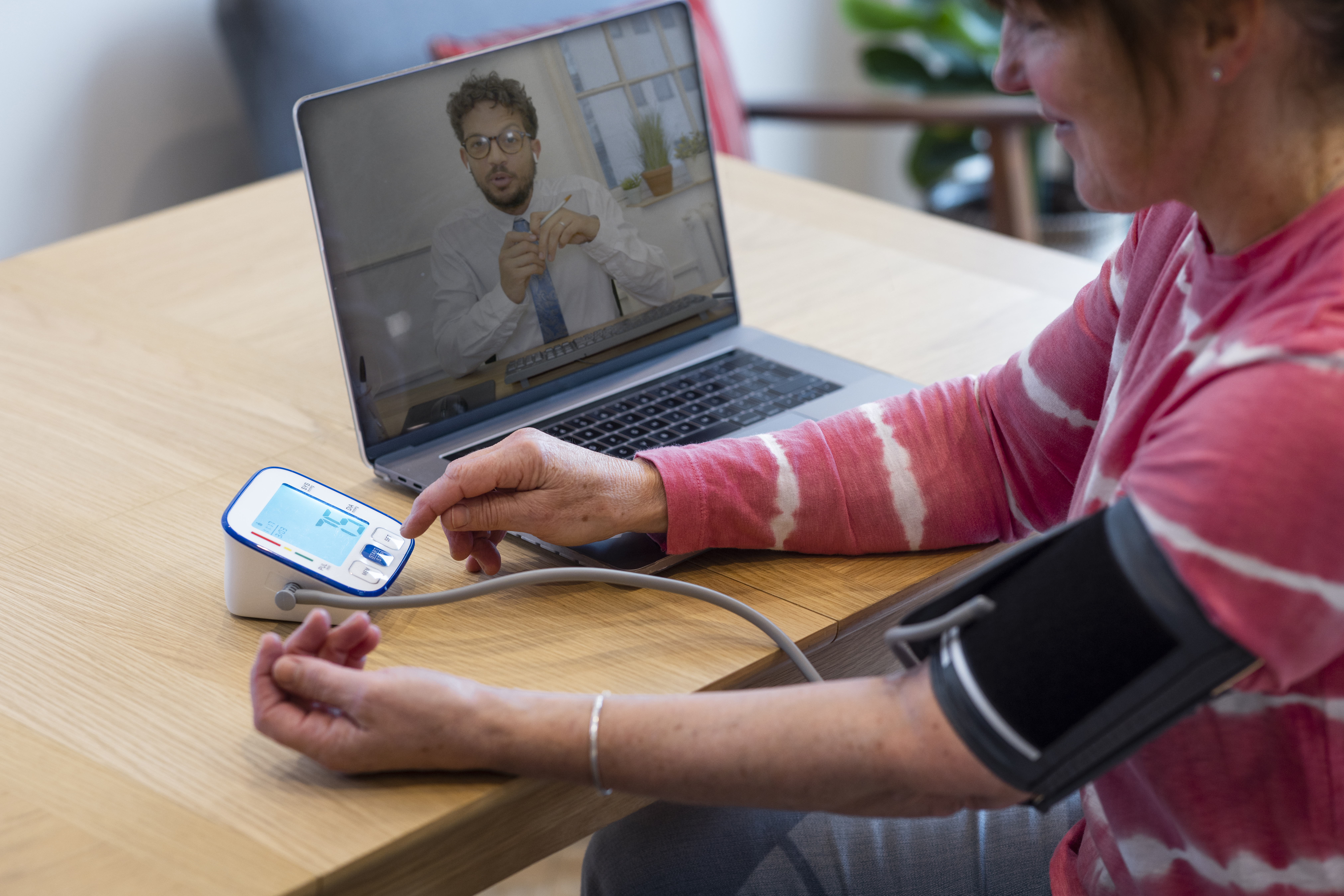 COLOUR-IMAGE_healthcare-laptop-computer-patient-remote-blood-pressure-machine-appointment_feb26