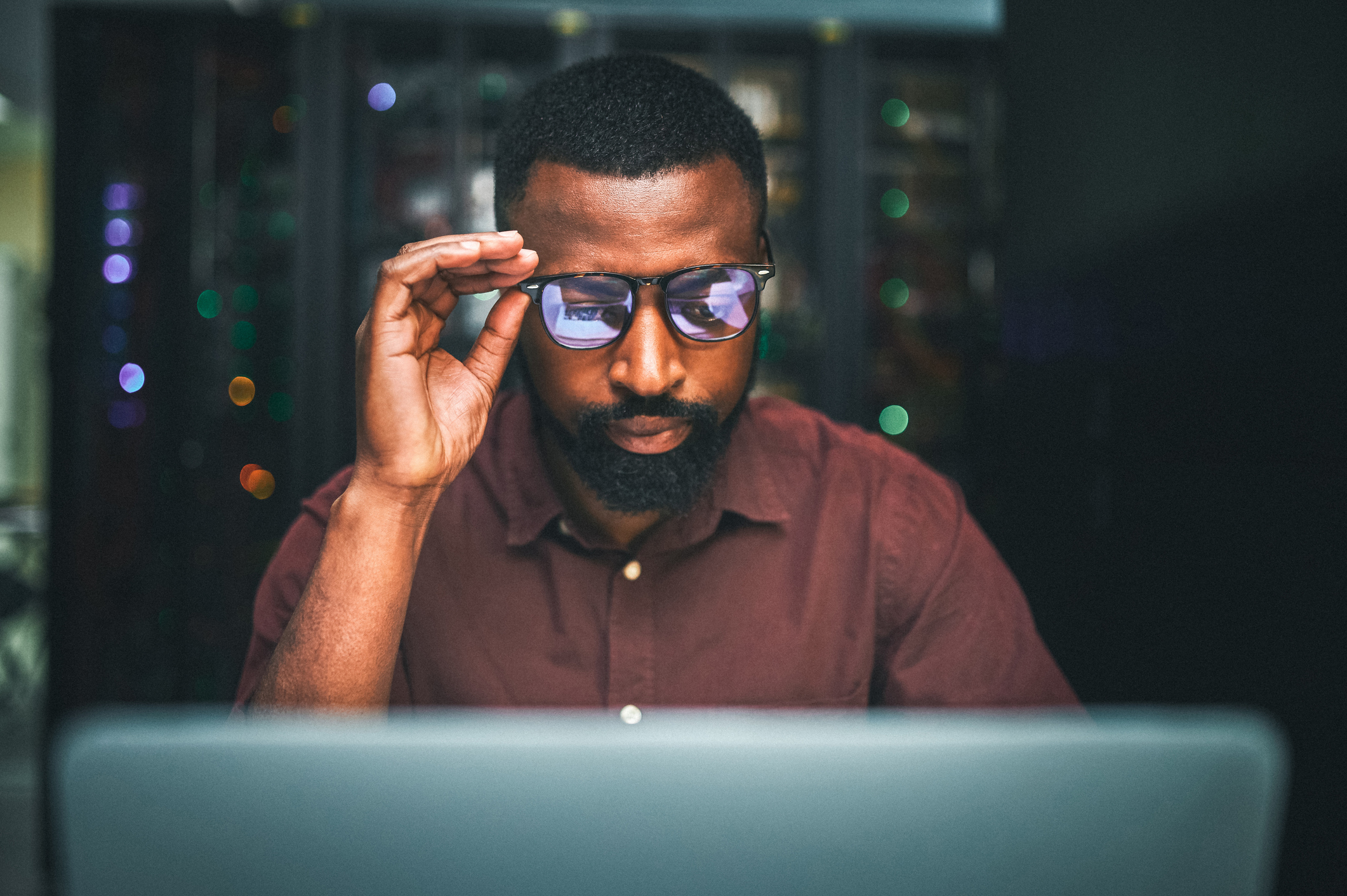 COLOUR-IMAGE_man-coding-laptop_feb26