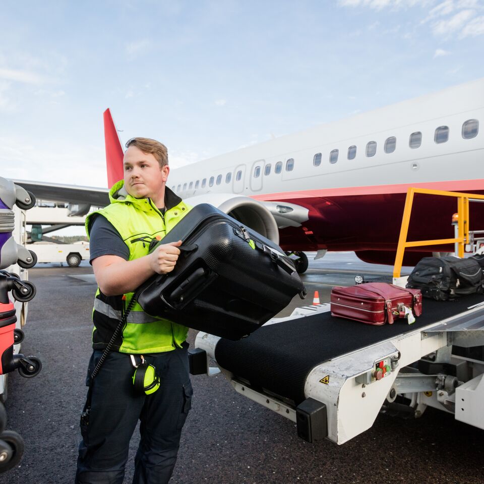 COLOUR-IMAGE_aviation-baggage-handler_feb26