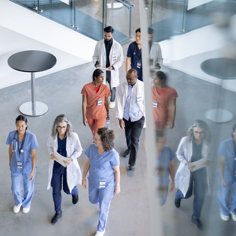 COLOUR-IMAGE_healthcare-hospital-walk_feb26