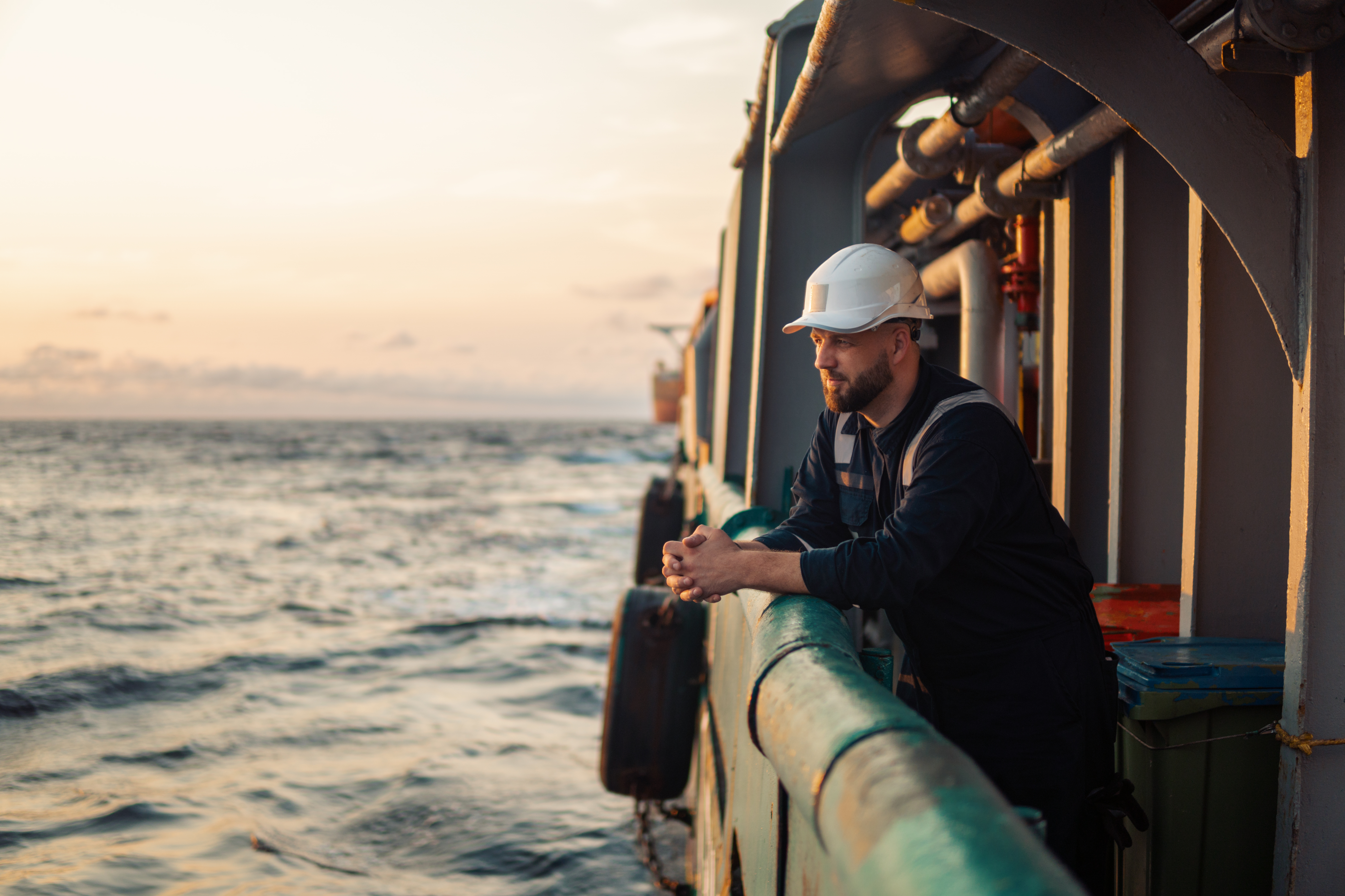 COLOUR-IMAGE_maritime-worker-on-boat-looking-to-sea_mar26