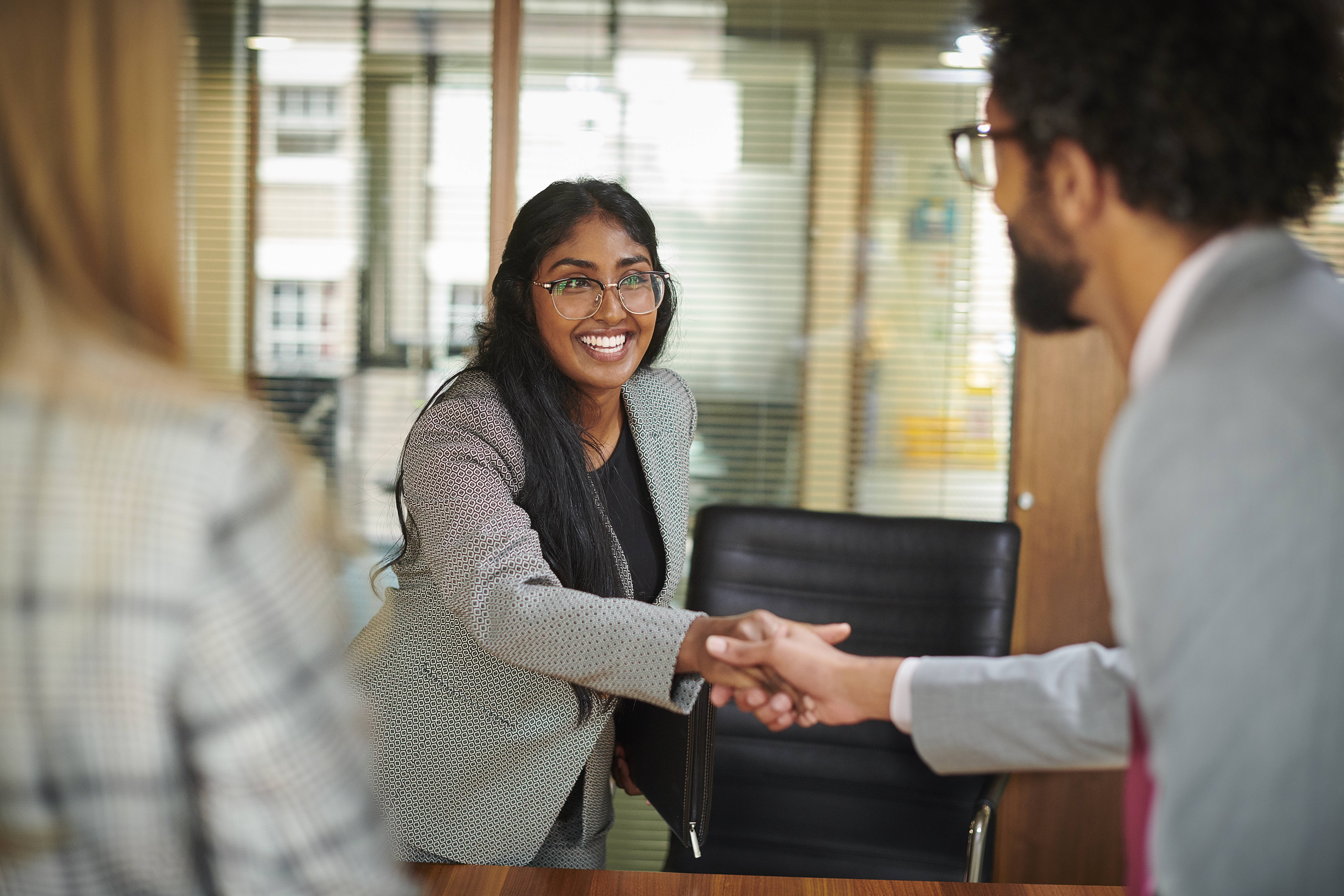 COLOUR-IMAGE_woman-shaking-hands_feb26