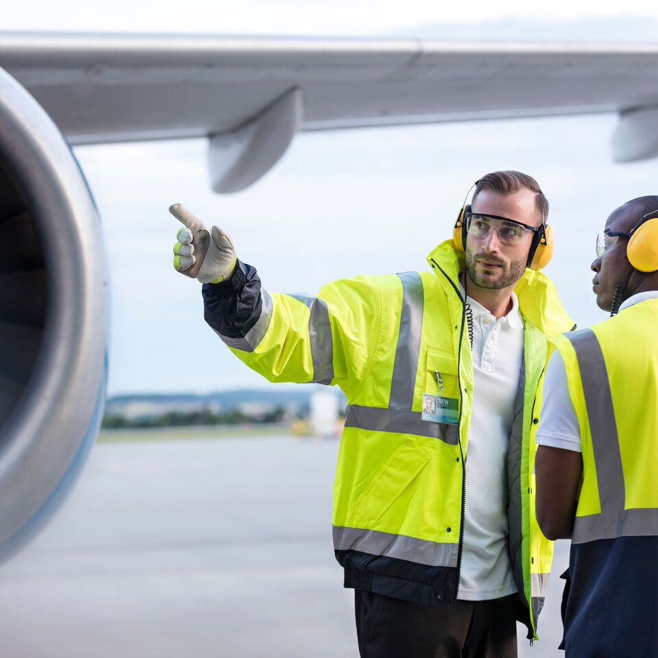 COLOUR-IMAGE_aviation-airport-workers_feb26