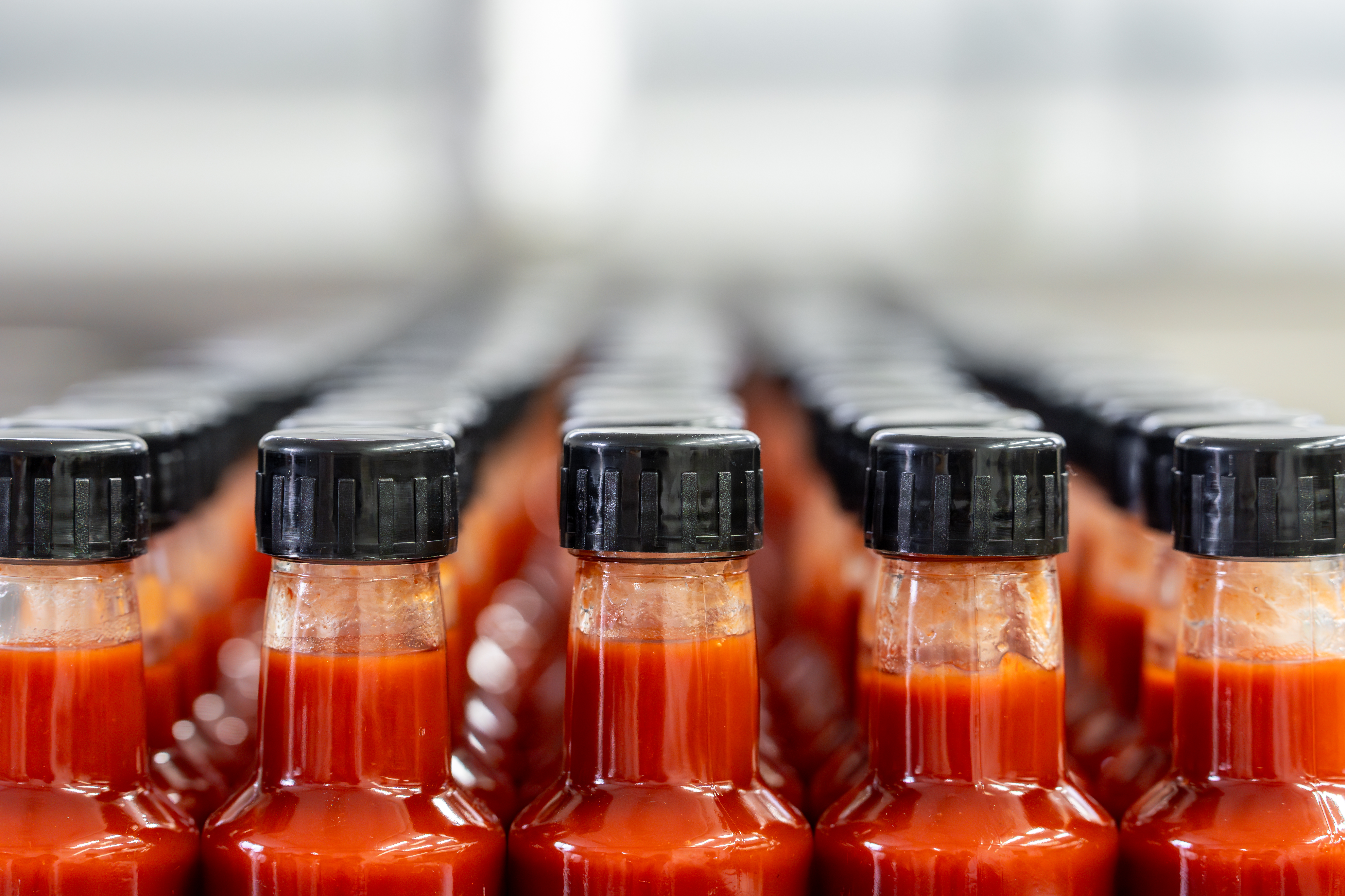 COLOUR-IMAGE_sauce-bottle-production-line_feb26