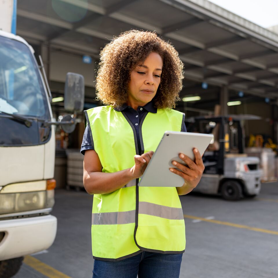 COLOUR-IMAGE_woman-in-hi-vis-using-tablet _apr26